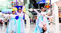 مطار دبي يحتفي أسبوعاً برأس السنة الصينية