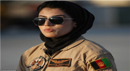 من هي أجمل قائدة طيران حربي في العالم؟