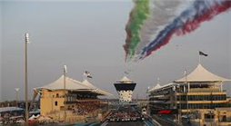 فريق فرسان الإمارات وطائرتي الاتحاد للطيران يخطفون الأنظار بعرض جوي متميز